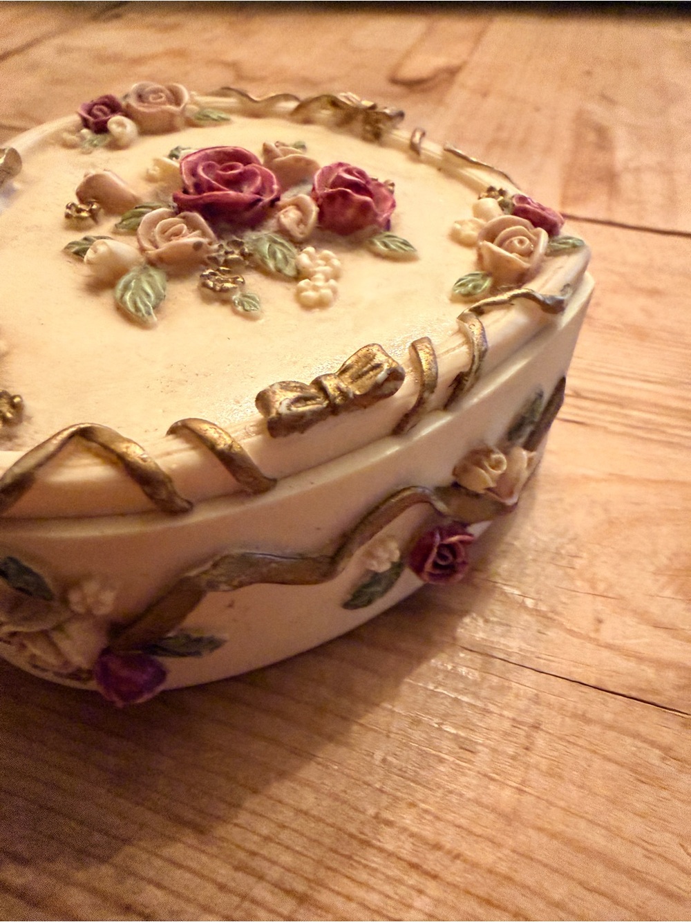 Vintage Dezine Heart-Shaped Floral Trinket Box Cream Pink Roses Hand Painted - Picture 7 of 16